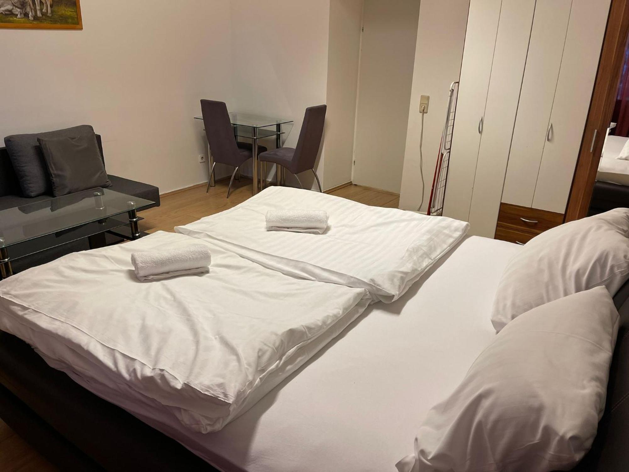 Lovely 1br 15 Min To Center - Prime Location Apartment